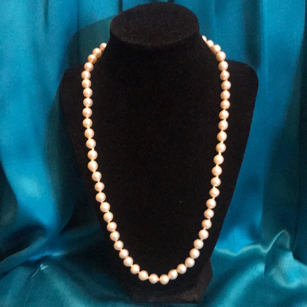Stunning Vintage Faux Perls Necklace